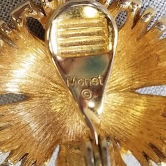 Vintage Monet "Cordelia" Demi Parure set Pin and Clip on Earrings - Picture 9 of 14